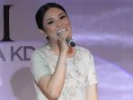 nindy-ayunda-hadiri-aara-fashion-krisdayanti-dan-viena-mutia_20171122_124432.jpg