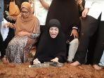 nindy-ayunda-makam2.jpg