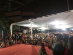 nobar-kementaufik-hidayat-deg-degan-nobar-final-piala-aff-2016-di-kemenpora_20161217_210148.jpg