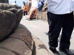 noda-bekas-permen-karet-menempel-di-candi-borobudur.jpg
