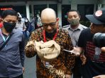 novel-baswedan-beri-keterangan-di-komisi-kejaksaan_20200702_182334.jpg