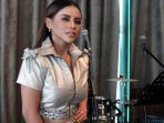 novi-rizki-rillis-single-nikahin-adek-bang_20200129_123239.jpg