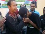 nur-khalim-guru-honorer-smp-pgri-wringinanom-gresik-kiri.jpg