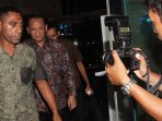 nurhadi-jalani-pemeriksaan-lanjutan_20160603_204906.jpg