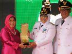 nurhayanti-menyerahkan-jabatan-bupati-bogor.jpg