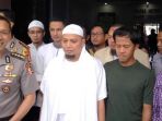 nurul-fahmi-tersangka-kasus-penghinaan-lambang-negara-saat-di-mapolres-metro-jakarta-selatan_20170124_135104.jpg