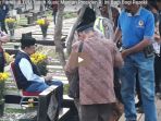 nyekar-sanak-famili-di-tpu-tanah-kusir_20181004_163402.jpg