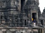 obama-kunjungi-candi-prambanan_20170629_171321.jpg