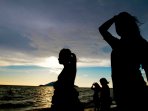 obyek-wisata-pantai-mimi-land-singkawang-ramai-pengunjung_20160714_115806.jpg