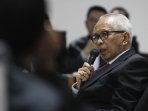 oc-kaligis-jalani-sidang-pemeriksaan-terdakwa_20151111_192450.jpg