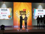 ocbc-nisp-raih-titanium-trophy_20150818_165810.jpg