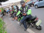 ojek-online-grab-bike-tunggu-pesanan_20150910_211843.jpg