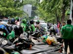 ojek-online-mangkal-di-kawasan-stasiun-poncolkota-semarang_20191214_145410.jpg