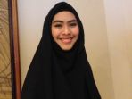 oki-setiana-dewi-ditemui-di-acara-hijab-fashion-parade_20170615_200821.jpg