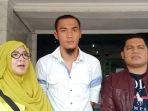 okie-agustina-ke-kantor-polisi.jpg