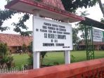 oknum-guru-acungkan-arit-dan-ancam-akan-bacok-peserta-didik_20171205_125005.jpg