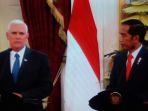 okowi-dan-mike-pence-join-press-conference-di-istana-merdeka_20170420_120941.jpg