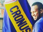 oktovianus-maniani-memegang-bendera-arema-cronus_20160901_152848.jpg