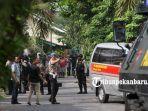 olah-tkp-di-kediaman-satriandi-bandar-narkoba.jpg