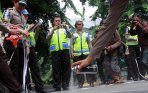 olah-tkp-kecelakaan-maut-pondok-indah_20150121_223826.jpg