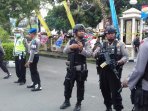 olah-tkp-pasca-bom-bunuh-diri-di-mapolresta-surakarta_20160705_125855.jpg