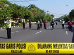 olah-tkp-pasca-bom-bunuh-diri-di-mapolresta-surakarta_20160705_130946.jpg