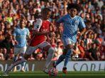 oleksandr-zinchenko-kiri-bersaing-dengan-pemain-muda-manchester-city.jpg