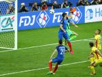 olivier-giroud-ciprian-tatarusanu_20160611_032427.jpg