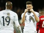 olivier-giroud-mamadou-sidibe_20170326_054022.jpg