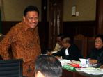 olly-dondokambey-bersaksi-dalam-sidang-korupsi-e-ktp_20170427_215921.jpg