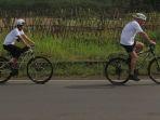 om-rob-bersama-bibi-punky-saat-bersepeda-dari-jakarta-ke-cilacap.jpg