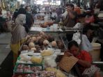 omzet-pedagang-pasar-tradisional-menurun_20210722_141309.jpg