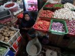 omzet-pedagang-pasar-tradisional-menurun_20210722_141615.jpg