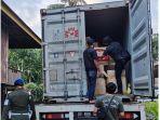 operasi-gempur-rokok-ilegal-bea-cukai-0713.jpg