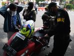 operasi-patuh-masker-di-depan-taman-bungkul-surabaya_20200709_194520.jpg