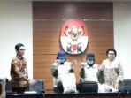 operasi-tangkap-tangan-ott-pada-bupati-nganjuk-taufiqurrahman_20171026_180318.jpg