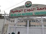 orang-orang-berdiri-di-luar-pintu-masuk-universitas-nasional-al-najah-di-nablus-di-tepi-barat.jpg