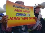 orang-tua-murid-korban-ppdb-2020-demo-istana-negara_20200703_174600.jpg