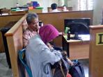 orangtua-pelaku-peledakan-bom-di-medan_20160830_135556.jpg