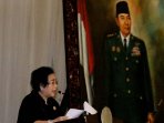 orasi-ilmiah-rachmawati-sukarnoputri-dalam-wisuda-ubk_20161116_171825.jpg
