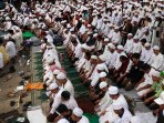 ormas-islam-demo-ahok-di-depan-balaikota_20161017_153946.jpg