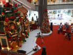 ornamen-natal-di-pusat-perbelanjaan_20201217_200922.jpg