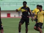 osas-saha-sriwijaya-fc_20151113_102250.jpg