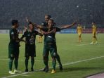 osvaldo-ardiles-haay-lakukan-selebrasi_20181128_153010.jpg