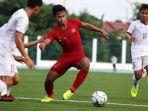 osvaldo-ardiles-haay-saat-melawan-laos.jpg
