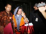 ott-bengkulu-selatan-ditahan-kpk_20180517_112724.jpg