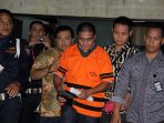 ott-suap-hakim-ptun-medan-ditahan-kpk_20150711_124151.jpg