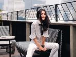 outfit-formal-paula-verhoeven-yang-serba-putih_20181016_161326.jpg