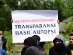 outopsi-ekshumasi-korban-tragedi-kanjuruhan_20221105_120422.jpg