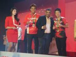 owibutet-terima-penghargaan-tiket-gratis-seumur-hidup_20160909_165210.jpg